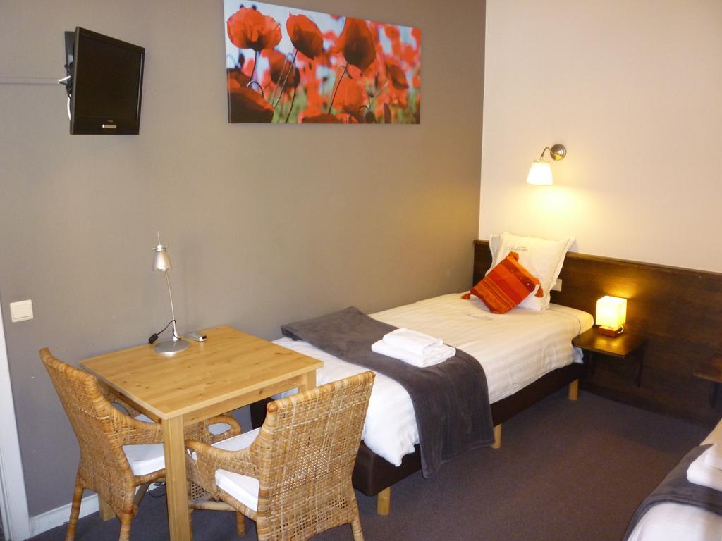 Hotel Ambrosia Ieper Phòng bức ảnh